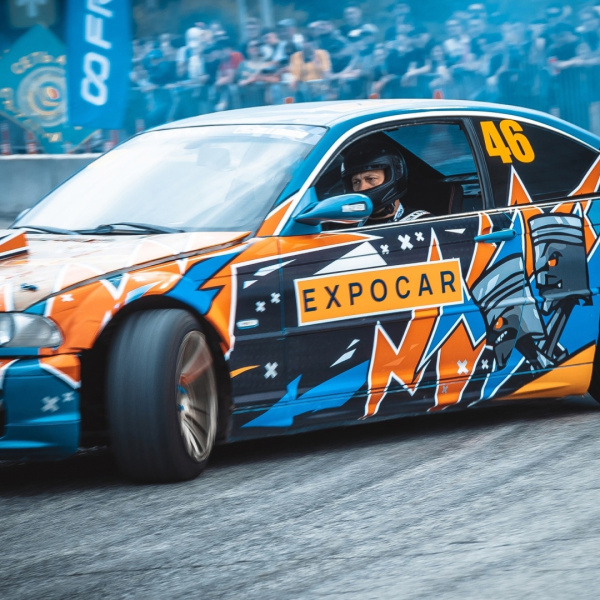 Дрифт-баттл на парковке